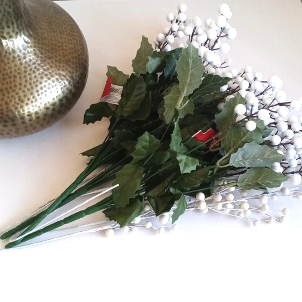 5x Bloom Artificial White Berry Stems Bouquet Green Leaves Holiday Home Accents